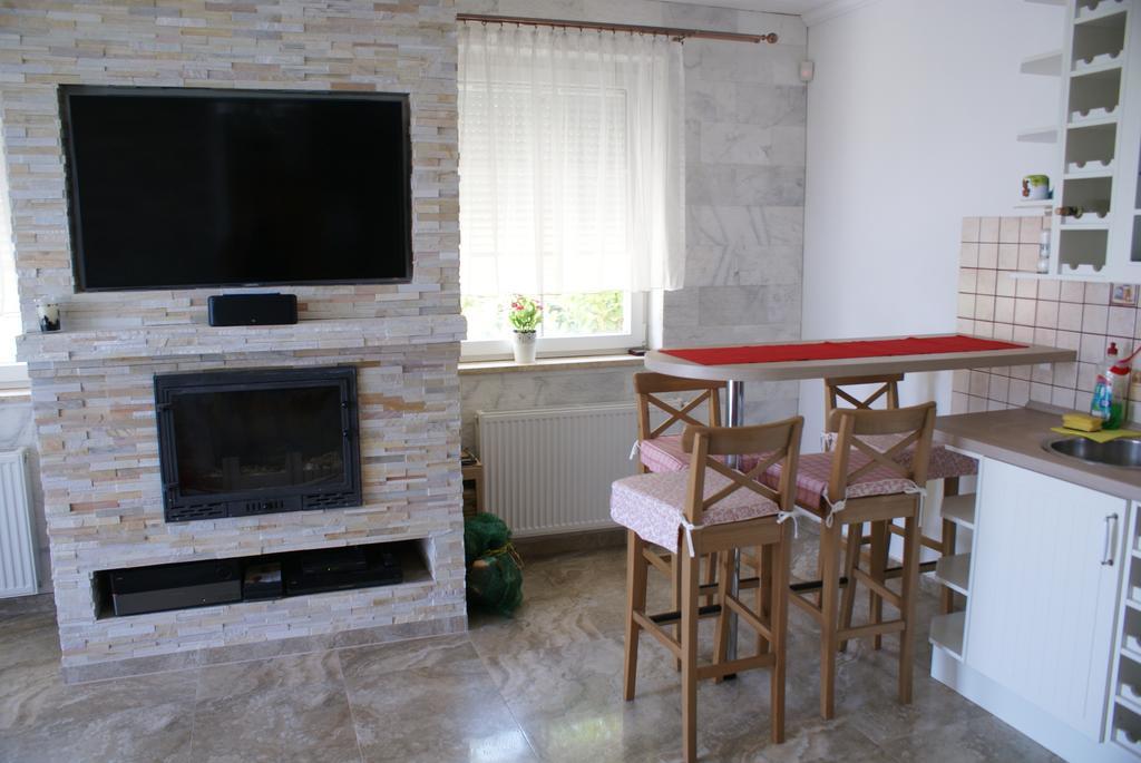 Sargarigo Apartman Haz Ξενοδοχείο Balatonalmádi Εξωτερικό φωτογραφία