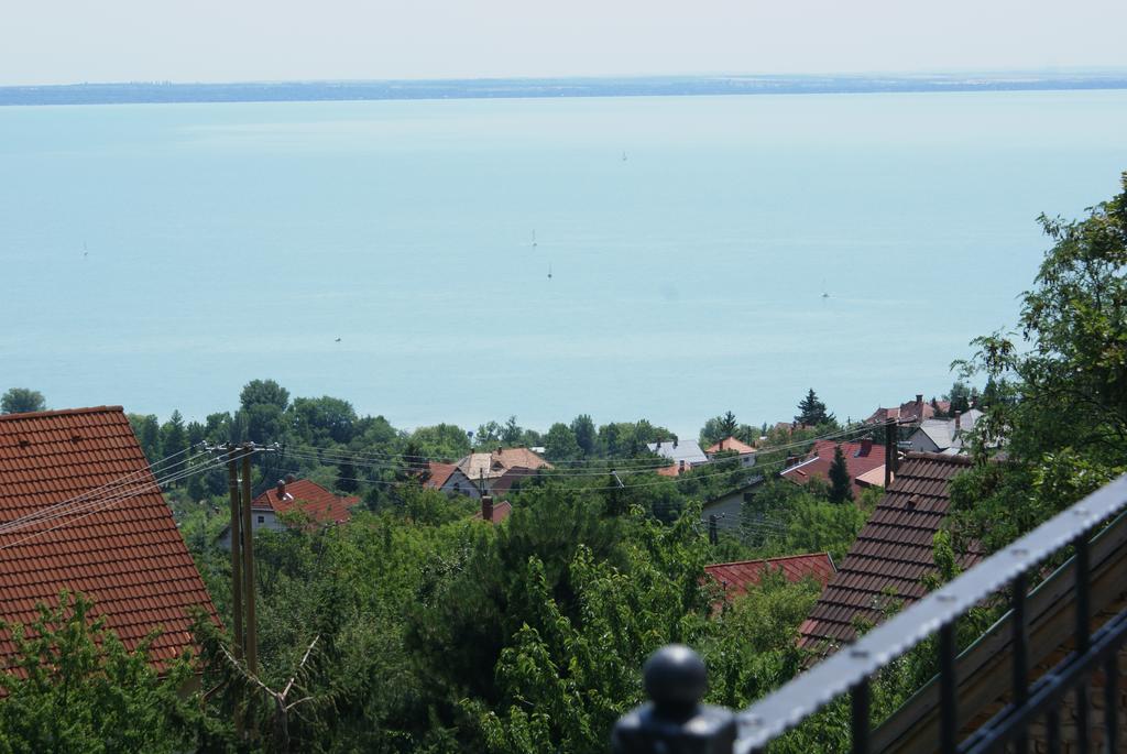 Sargarigo Apartman Haz Ξενοδοχείο Balatonalmádi Εξωτερικό φωτογραφία